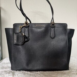 SOLD❣️ Michael Kors Dee Dee Black Jet Set Tote with Gold Hardware